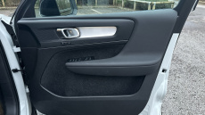 Volvo XC40 2.0 B3P Plus Black Edition 5dr Auto Petrol Estate